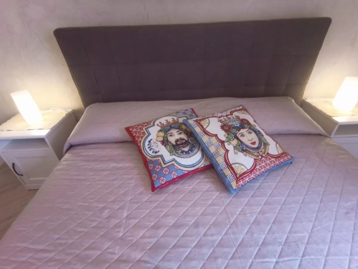 Apartamento Cortile Pantaleone Holiday Home CTA Italia